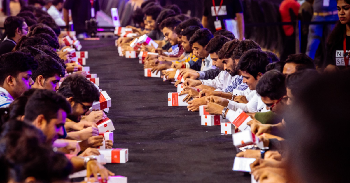 More Than 500 People Unbox Oneplus 6T At A Time In Mumbai