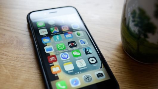 The Upcoming iPhone Will Have A Hole In The Screen