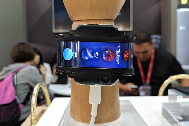 ZTE Nubia To Launch The First Wearable Smartphone At MWC 2019