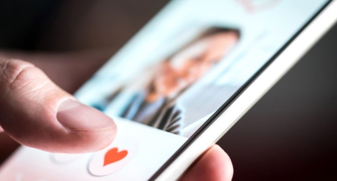 how to detect online dating scams