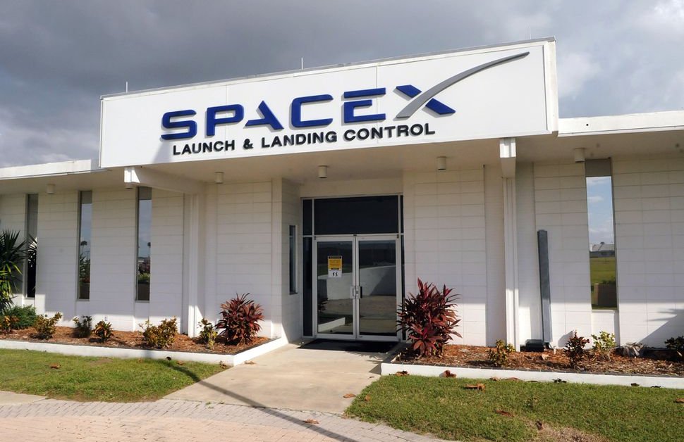 SpaceX Was Awarded $300 Million By Defense Department