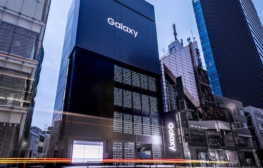 Samsung's Biggest Store Is Decorated With 1,000 Galaxy Phones On Its Front
