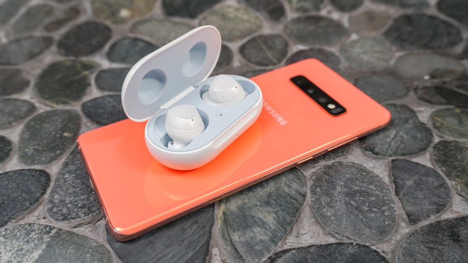 apple airpods 2 vs samsung galaxy buds plus