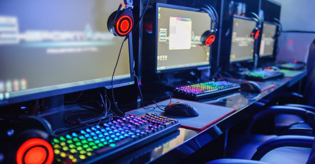 Man Spending 50Hrs At An Internet Cafe Was Actually Paralyzed By Stroke