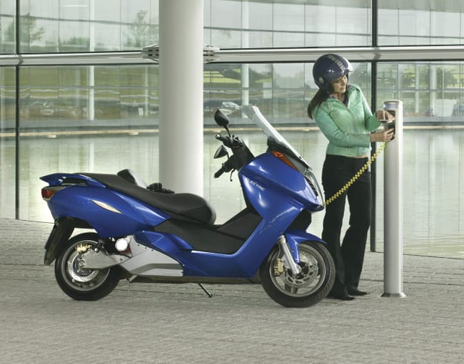 India Will Sell Only Electric Two-Wheelers Vehicles After 2025