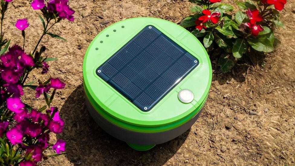 This Solar-Powered Robot Automatically Trims Weed In Your Garden