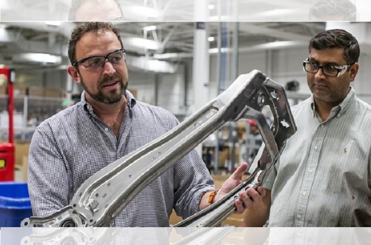 Apple Has Hired Steve MacManus, A Tesla Engineering Vice President - MobyGeek.com