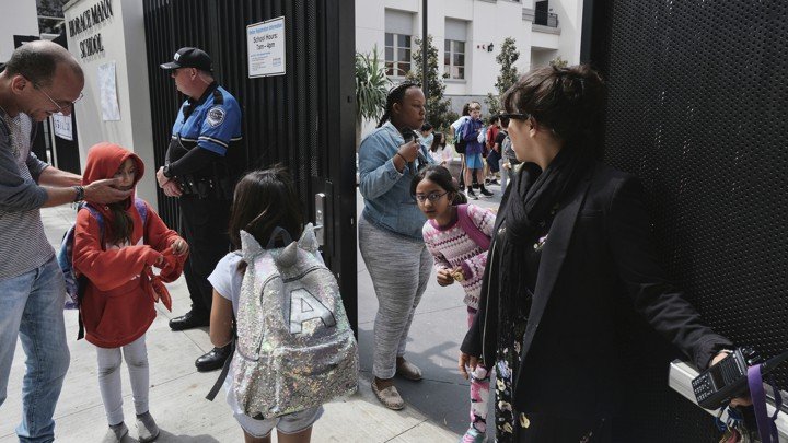 Many Fearful Parents Use Bulletproof Backpacks To Protect Their Kids ...