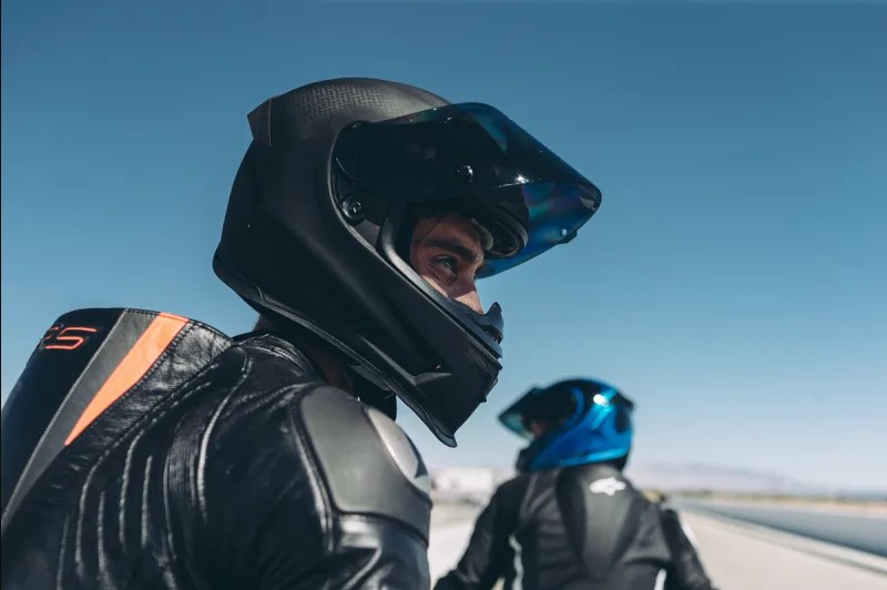 Students Develop A Smart Helmet That Alerts Your Family