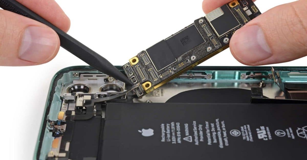 iPhone 11 Teardown Shows The Same Logic Board As iPhone 11 Pro And No Evidence Of Bilateral Wireless Charging