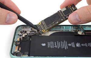 आईफ़ोन टियरडाउन से साबित हुआ की आईफोन 11 और 11प्रो का लॉजिक बोर्ड सेम है