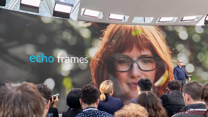 ऐमज़ॉन अपनी अंगूठी और चश्मा में सुपर छोटे माइक्रोफोन लगाना चाहता है