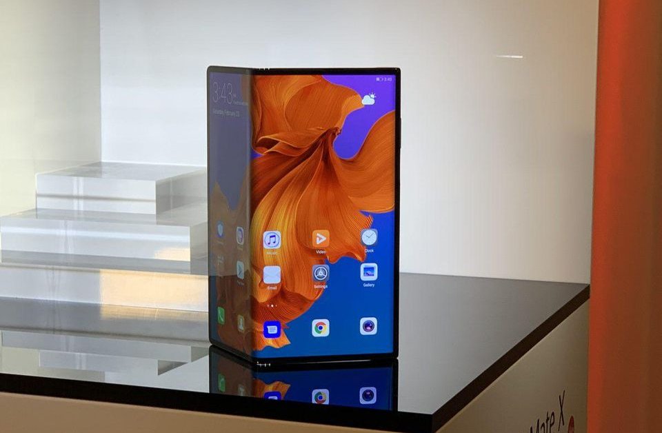 A leaked Huawei Mate X Unboxing Video Reveals A Key Design Change