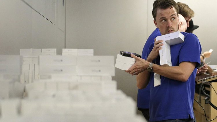 An Apple Staff Was Fired For Stealing Customer’s Photo