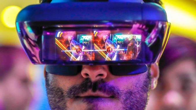 Lenovo AR Glasses Allow Users To Simulate Multiple Screens