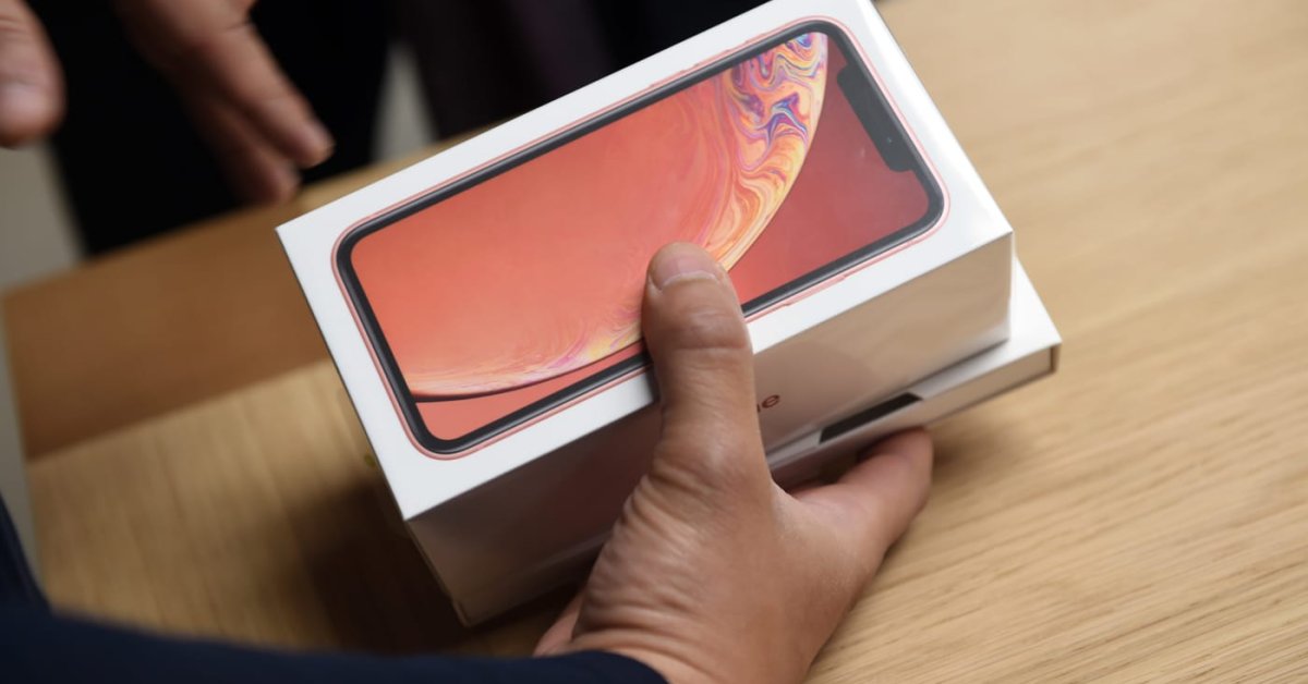 Scammers Caught Importing $6 Million Worth Of Counterfeit iPhones