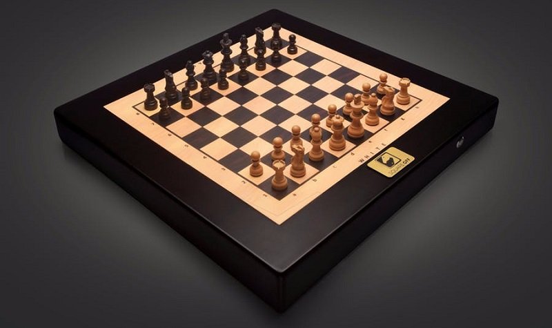 Smart Chessboard Lets You Move Chess Pieces Without Touching Them