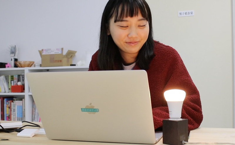 This Smart Bulb Lights Up Whenever A Couple Breaks Up