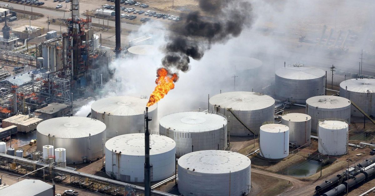 Oil Price Drops To Historic Lows, Hundreds Of US Oil Companies Might Go Bankrupt