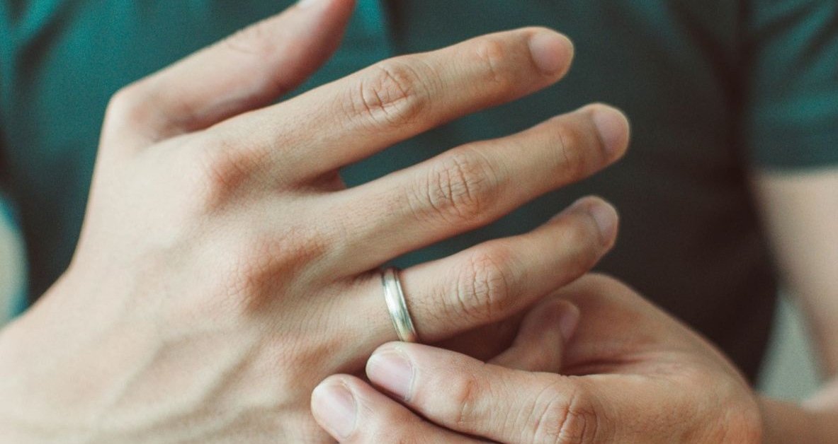 Men With Shorter Ring Fingers Are More Likely To Die From COVID-19, Study