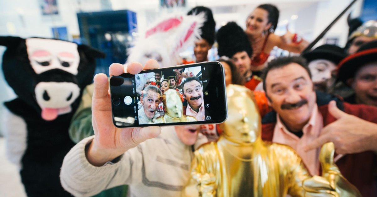 If You Want A Group Selfie Amid The COVID-19 Pandemic, Ask Apple Because...It Owns A Patent For That