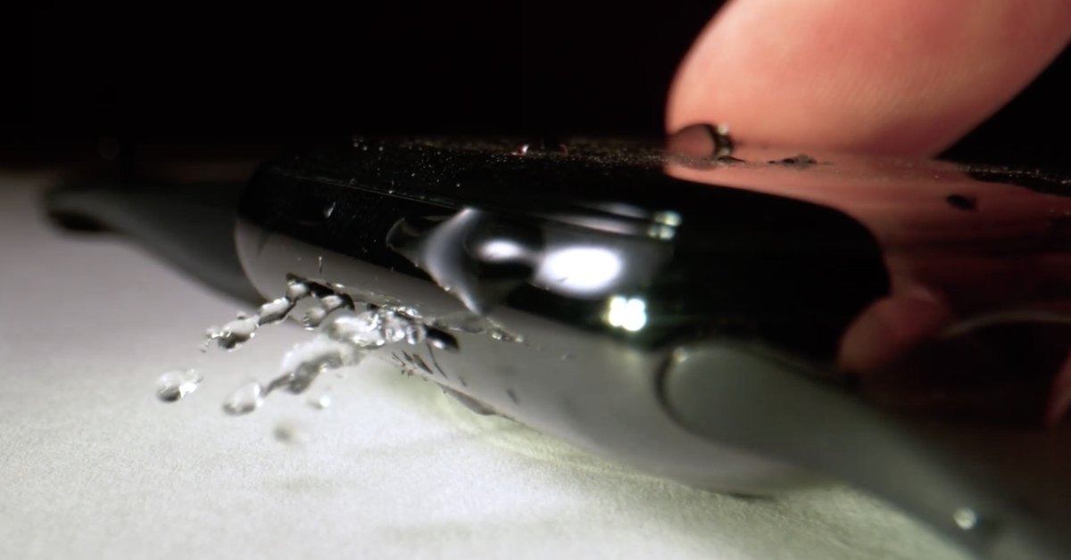 [Video] Watch This Apple Watch Pumps Water Out Through Its Speakers