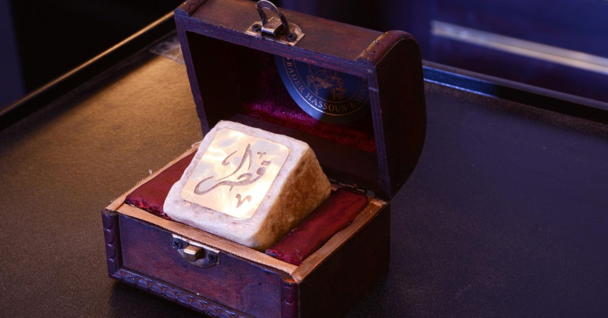 World’s Most Luxurious Soap Has Gold & Diamond Powder, Costs 2,800