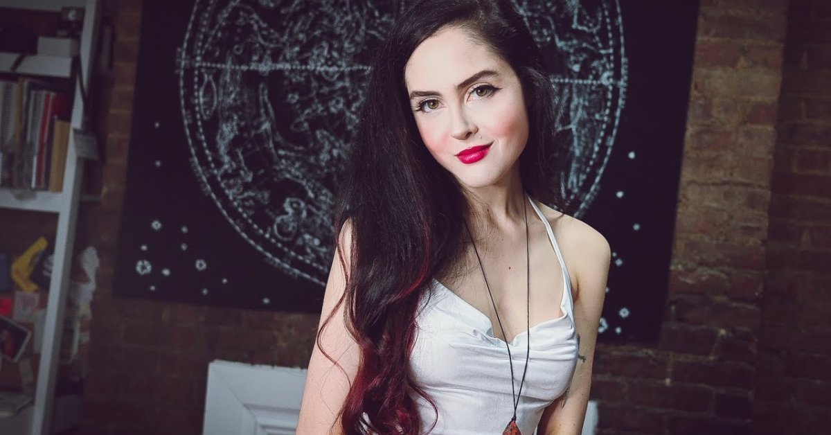 Female Astrologer Forecasts Bitcoins By Reading Stars