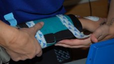 This Forearm Band Can Keep Wear's Hands Warm Without Them Wearing Gloves
