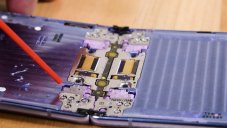 Test Shows That Dust Can Still Infiltrate Galaxy Z Flip And Breaks Its Hinge