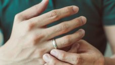 Men With Shorter Ring Fingers Are More Likely To Die From COVID-19, Study