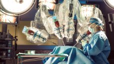 14 Surgeons And A Robot Carried Out 3 Stages Of A Surgery At The Same Time
