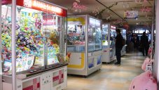 Defeated By Claw Machine 200 Times, Man Calls Police