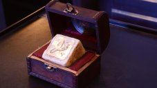 World’s Most Luxurious Soap Has Gold & Diamond Powder, Costs $2,800
