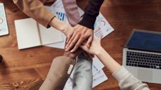 Dedicated Software Development Team vs In-house Team vs Freelancers: Which to choose?