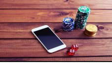 What Makes Smartphone Gambling So Advanced and Popular?