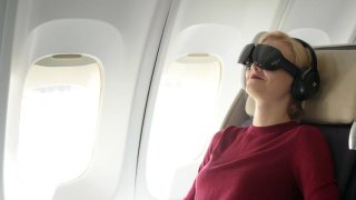 VR Movies Will Help Alaska Airlines Comfort Their Customers In Long Flights