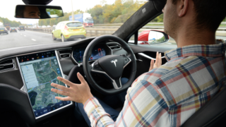 Ford’s Patent Help Drivers Control Their Car Just By Using A Smartphone