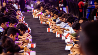 More Than 500 People Unbox Oneplus 6T At A Time In Mumbai