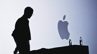 Apple's Revenues Are Still Rising Despite The Company's Value Dropping Below $ 1tn