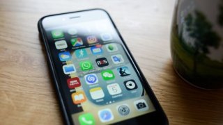 The Upcoming iPhone Will Have A Hole In The Screen