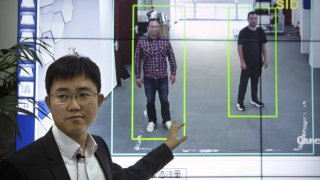 The New Chinese Camera Are Able To Recognize Your Identity From The Way You Walk