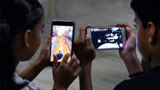 The Warning For Present Society: A 14-Year-Old Boy Committed Suicide When Being Taken His Smartphone By His Mother