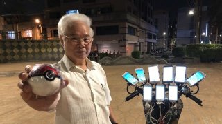 This 70-year-old Grandpa Is A Professional Pokémon Go Playing Machine