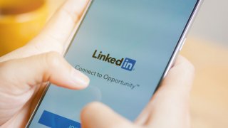 LinkedIn Misused Emails Of 18 Million Non-User To Target Facebook Ads