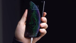 Apple Releases Smart Battery Cases For iPhone XS and iPhone XR