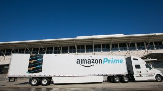 Amazon Spotted Using An Autonomous Truck To Load Cargo
