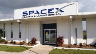SpaceX Was Awarded $300 Million By Defense Department