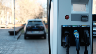 Electric Vehicles Can Be Now Recharged With Liquid Batteries In Minutes