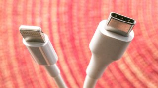 Apple May Ship USB-C Charger And Lighting Cable With The New iPhone